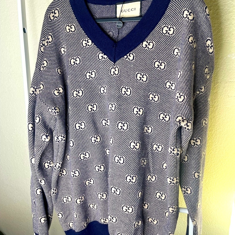 NEW Gucci Navy and Cream V neck Patterned stretch Sweater P2P 22” Fits M / L